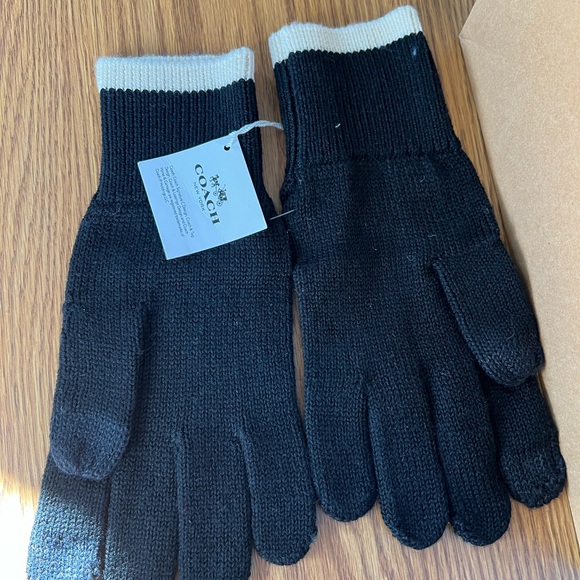 Coach black tech gloves - Picture 2 of 3